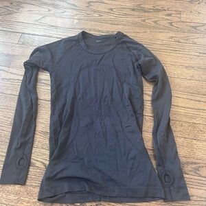 Swiftly Tech Long-Sleeve Shirt 2.0
Hip Length size 6 in black